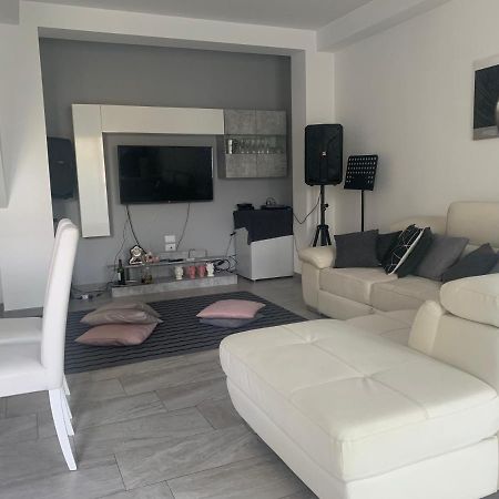 Villa In Affitto Ragalna Exteriér fotografie