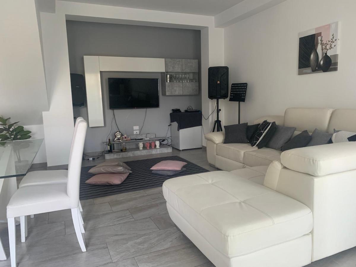 Villa In Affitto Ragalna Exteriér fotografie